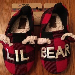 Dearfoams Lil Bear Plaid Slippers. Little Boy 9-10